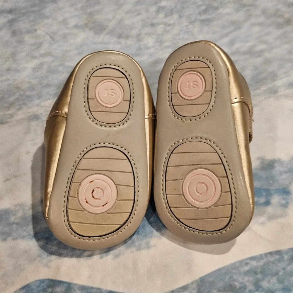 Surprize by Stride Rite Gold Baby‎ Mary Jane Shoes Hearts 6-12 Months
